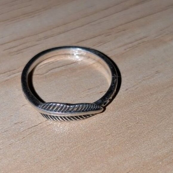 925 Sterling Silver handmade Textured Feather Accent Band Ring Jewelry Indian - Picture 1 of 7